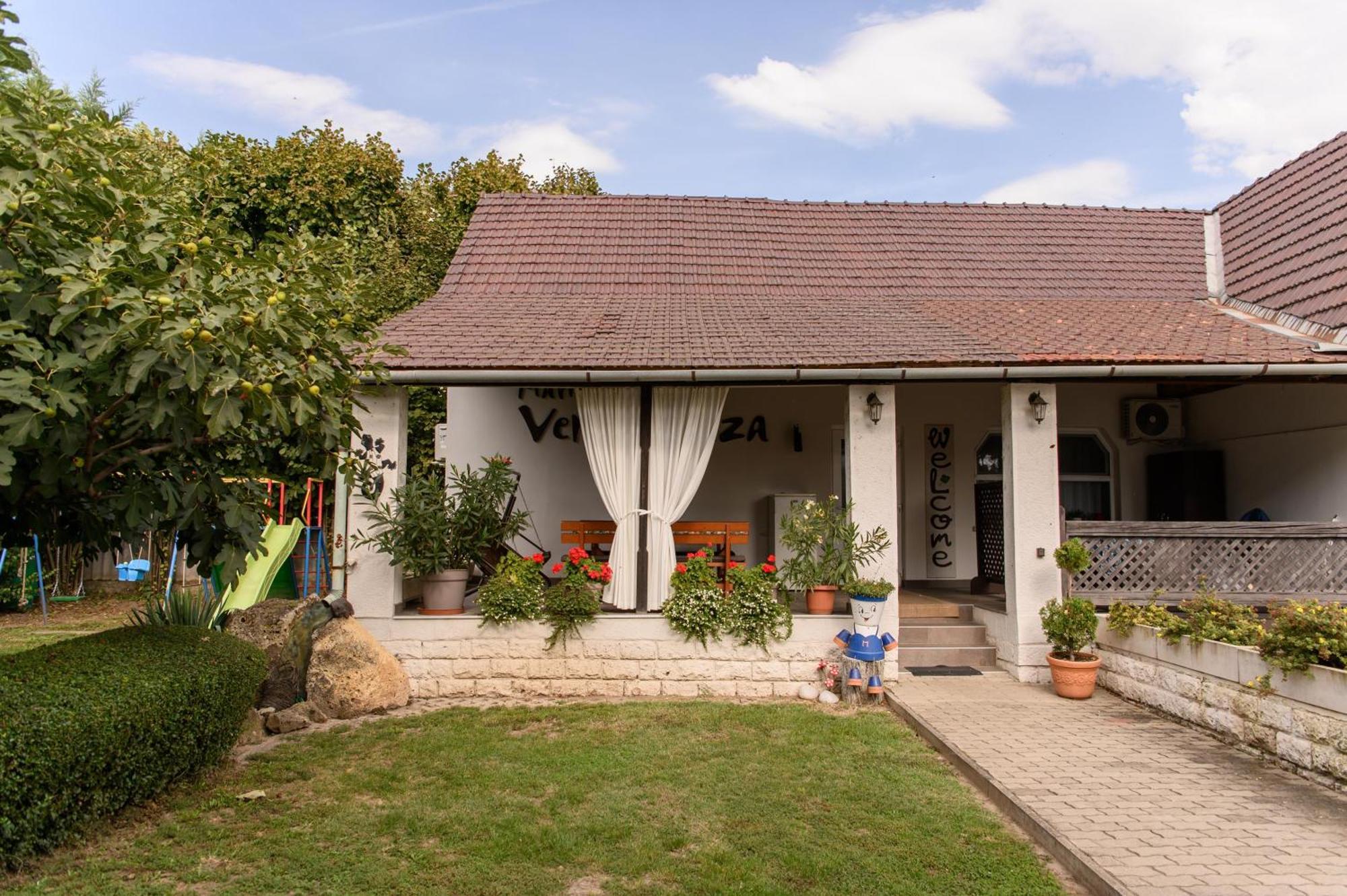 Marika Vendeghaza Hotel Tokaj Bagian luar foto